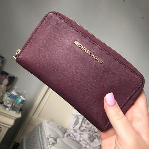 MICHAEL KORS PLUM WALLET